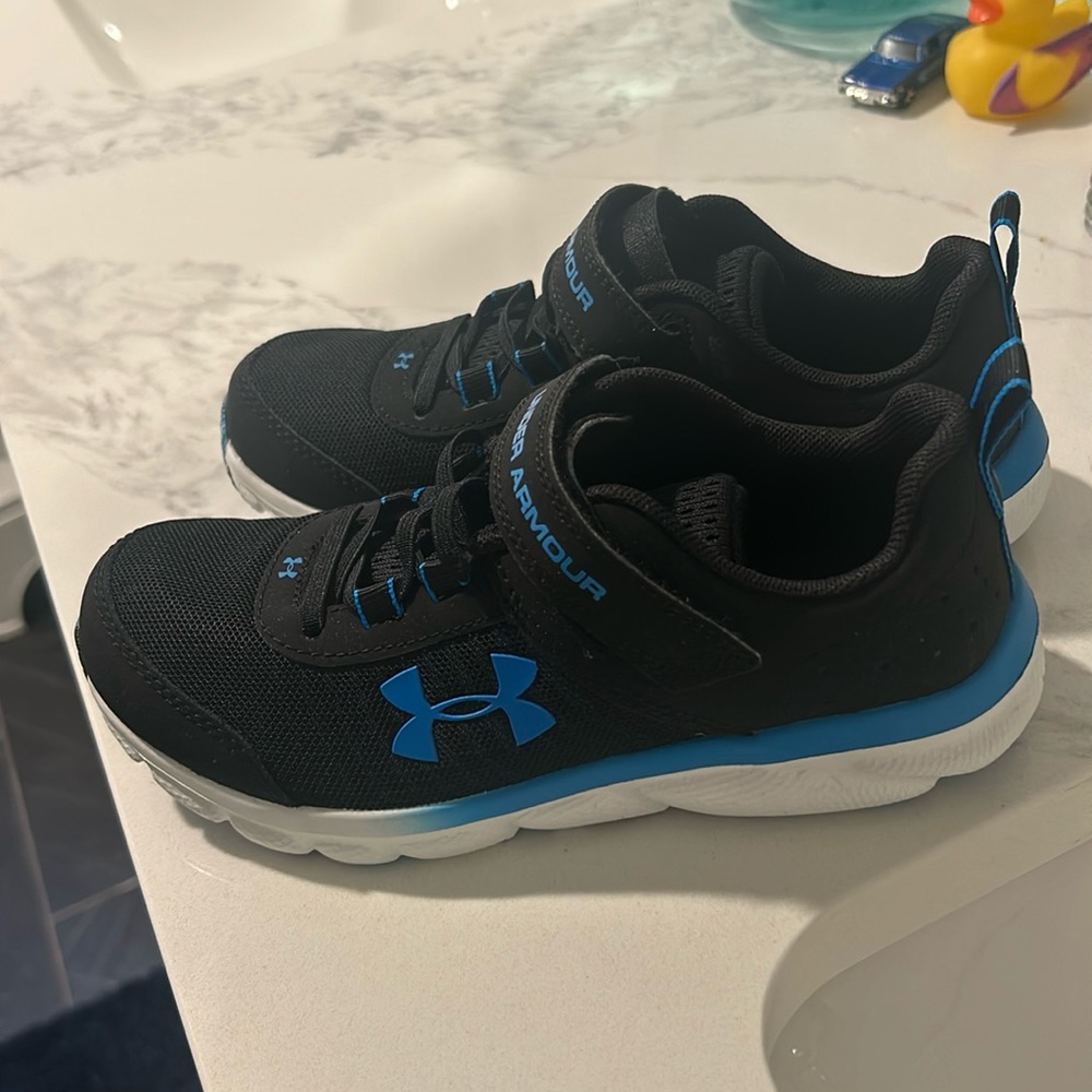 Boys 2Y Under Armour  velcro close shoes. NEW IN BOX